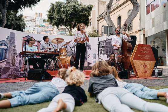 Más de cinco mil personas festejaron Triana Happy Market (Foto TA)